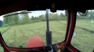 Заканчиваю уборку отавы. Осенний сенокос, сгребаю и прессую👌