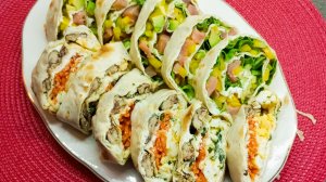 Два рулета из лаваша с рыбой на праздничный стол