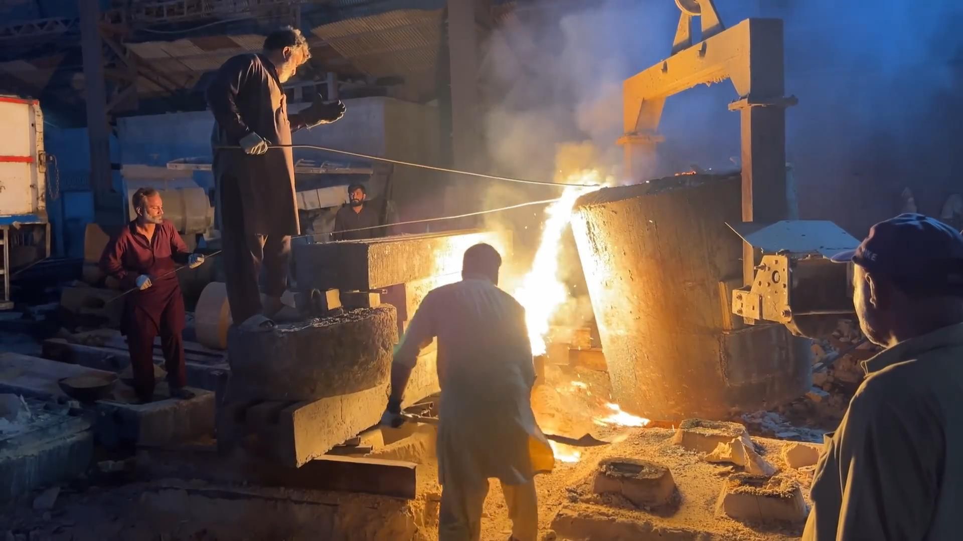 Изготовление вручную гигантских механических шестеренок