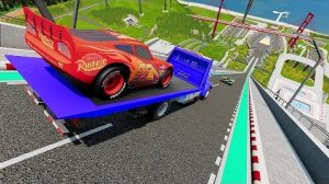 Эпические прыжки на высокой скорости на машинах — Разбитые тачки Молния Маккуин BeamNG Drive