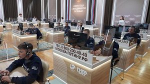 В Центр приема обращений на программу "Итоги года с В. Путиным" звонки поступают без остановки.