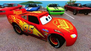 Мультики про машинки: МАКВИН делает прыжки с рампы в пропасть.