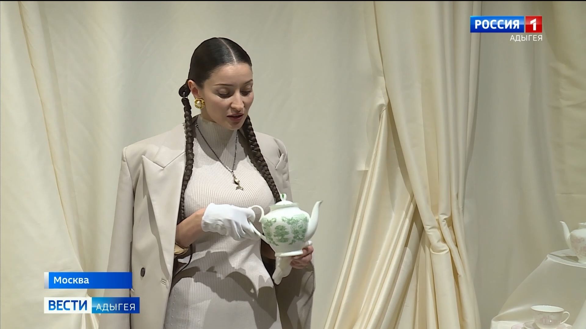 В Москве состоялась презентация уникального чайного сервиза под названием "Путешествие в Черкесию"