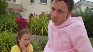 Майя и яркие яйца — учимся заботиться о себе и друзьях!