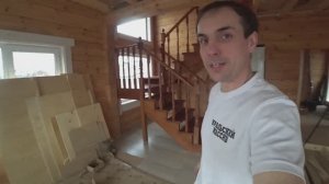 Попал на перекраску деревянной лестницы.