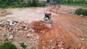 Part_3. Строительство дороги с использованием горного камня. Бульдозер толкает камни.