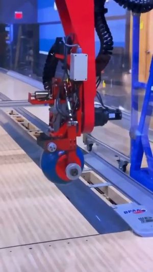 Роботизированная рука, которая всегда согласится сыграть в боулинг, но вы вряд ли сможете ее обыграт