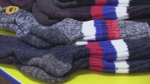 ЖИТЕЛЬНИЦА ЖЕЛЕЗНОГОРСКА ВЯЖЕТ НОСКИ ДЛЯ БОЙЦОВ СВО