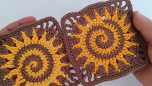 Квадратный мотив крючком