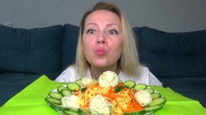 Мукбанг макарошки спагетти , фрикадельки куриные и мроковочка по корейски. Еда на камеру.