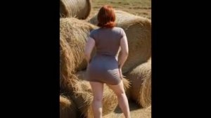 Рыжая деревенская 46+ с огромной грудью на сене 😱🔥 18+