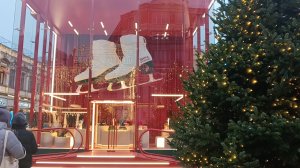 Прогулки по Москве. В этом году около ЦУМа нет дизайнерских елочек