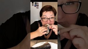 Мукбанг/Селедочка, да с кишками🤣/Мукбанг, который вы не сможете забыть🤣
#еда#мукбанг