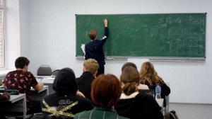 В Госдуме предложили выплачивать медикам и учителям 13-ю зарплату