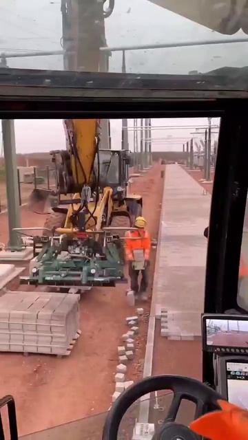 🏗 Укладка плитки с помощью экскаватора