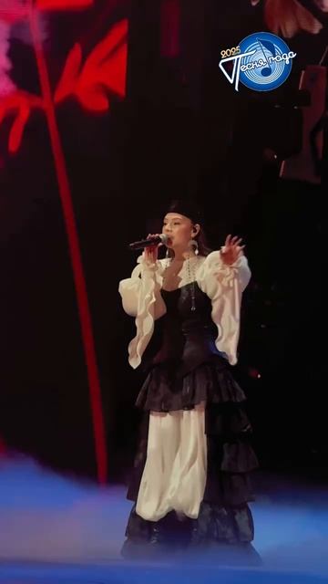 AY YOLA выступила на сцене «Песни года 2025». смотреть онлайн