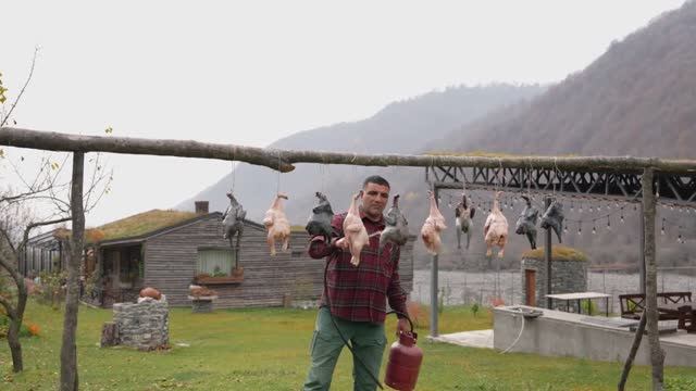 Приготовление хрустящей корочки KFC из целой черной курицы смотреть онлайн