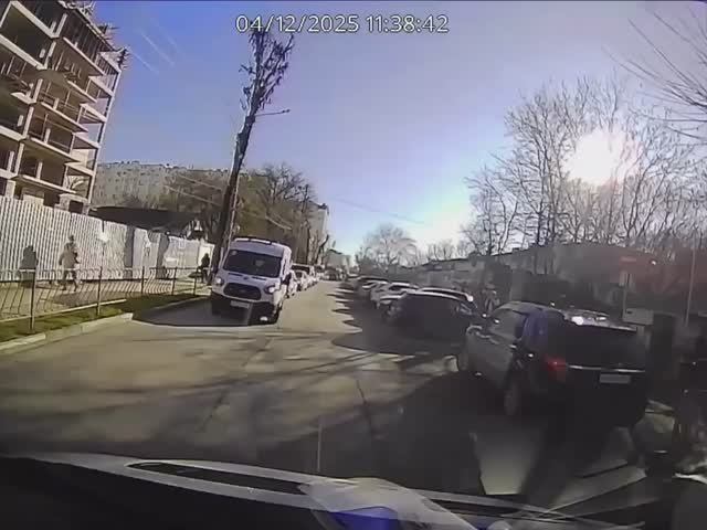 В Симферополе водитель иномарки избил водителя скорой помощи и сбежал