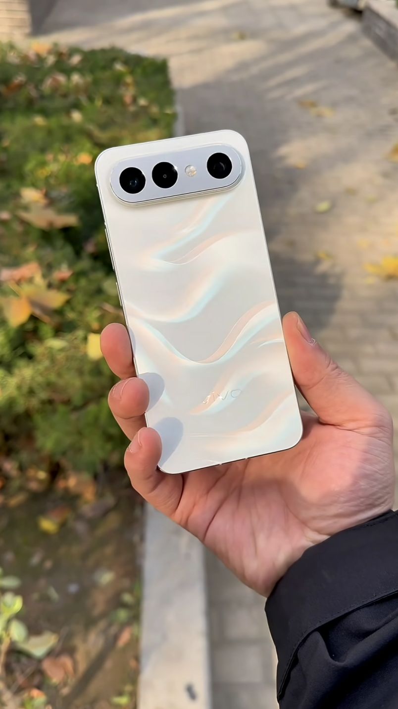 Vivo s50 Pro mini- Маленькая сенсация! Первое знакомство с заряженным Топом #shorts #Vivos50Promini