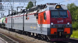 Электровоз 3ЭС4К-013 ведёт наливной состав на Мгу