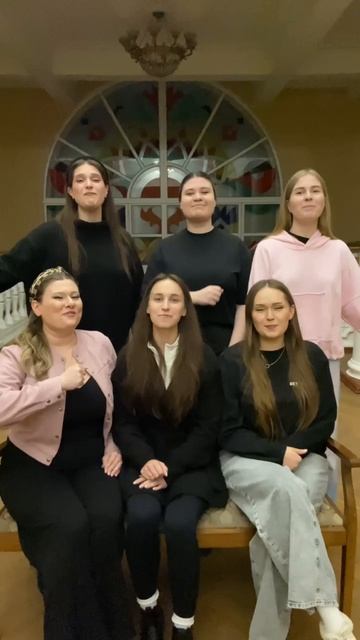 Рубрика «Угадай кто поет» с нашими очаровательными девушками. Попробуйте отгадать! смотреть онлайн