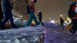 Дороги покрылись льдом, желтый уровень погодной опасности объявлен в Москве