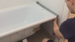 Как заделать зазор между ванной и стеной | Простой способ | Санузел в ЖК Большое Путилково