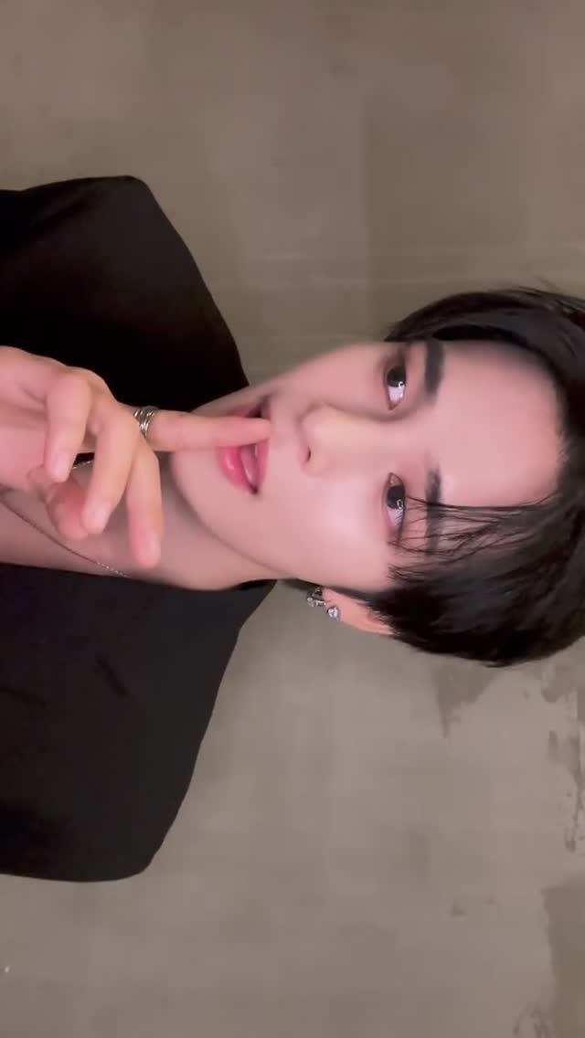 Serim || CRAVITY смотреть онлайн