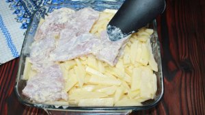 Просто выкладываю Курицу на Картошку, но как вкусно получается. Даже на Праздник не стыдно подать.