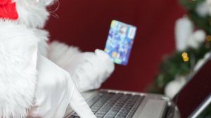 Мошенники создают фальшивые онлайн магазины с новогодними скидками, розыгрышами и подарками