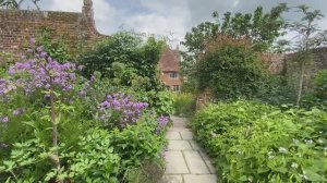 САДЫ АНГЛИИ САД ЗАМКА СИССИНГХЕРСТ ОДИН ИЗ САМЫХ ВЛИЯТЕЛЬНЫХ САДОВ  В МИРЕ Июнь 2024