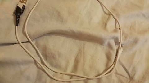 Обзор зарядного устройства для смартфона за 300 рублей