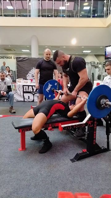 Пауэрлифтинг. Жим штанги лёжа смотреть онлайн