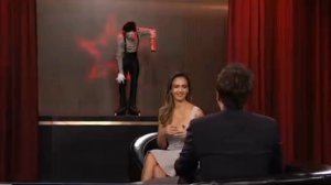 Что у меня за спиной? с Джессикой Альбой | «Вечернее шоу» с Джимми Фэллоном в главной роли