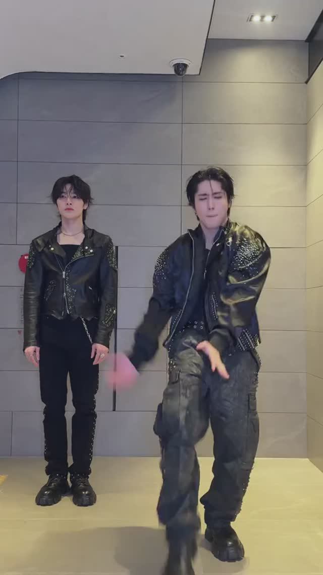 I.N. and Han || Stray Kids смотреть онлайн