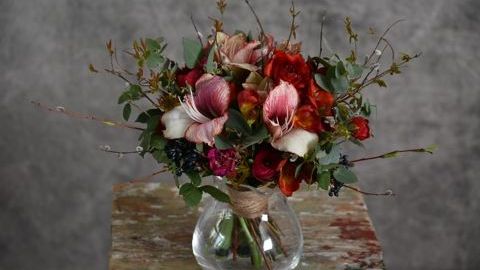 Интерьерный букет с амариллисами