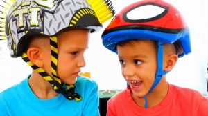 Невероятные гонки монстртраков!