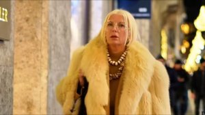 ✅ НОЧНАЯ ПРОГУЛКА ПО МИЛАНУ - САМЫЕ МОДНЫЕ ШУБЫ И ПАЛЬТО #1