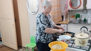 "Жизнь на пенсии". День начался с приготовления обеда.