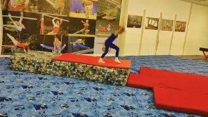 Маховое сальто. Акробатика
