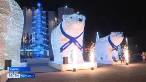 Семейство гигантских косолапых поселилось на Троицкой площади