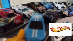 Коллекция машинок Hot Wheels форд