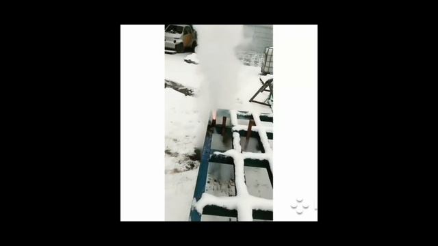 Горение топливной шашки для ракетного двигателя.