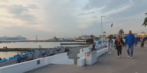 Сочи 6 декабря 2025. Зимний курорт удивляет погодой! Толпы туристов, шикарный закат. Центр Сочи