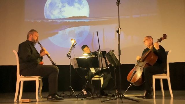Трио «Ощущения» Trio Sensations Посмотри, какая Луна Guarda Che Luna смотреть онлайн