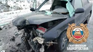 Женщина-водитель влетела в экскаватор и разбилась насмерть в Башкирии