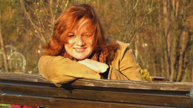 Женщина Лето старела красиво