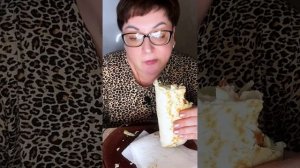 МУКБАНГ Шаурма/За 5 укусов не съела😉/Вот и вся ваша идеальность, а как на других налетала🤭