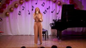 11 Музыка и слова А. Ермолова, «Праздничный вечер», исп. Салтыкова Валя