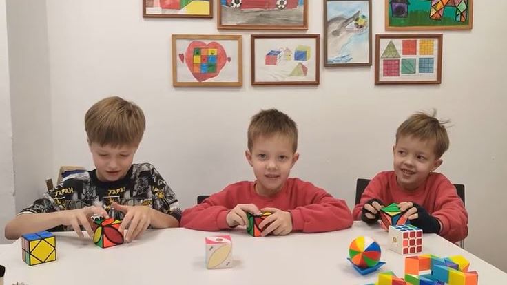 🦔 Головоломный поединок: три брата против айви-куба!